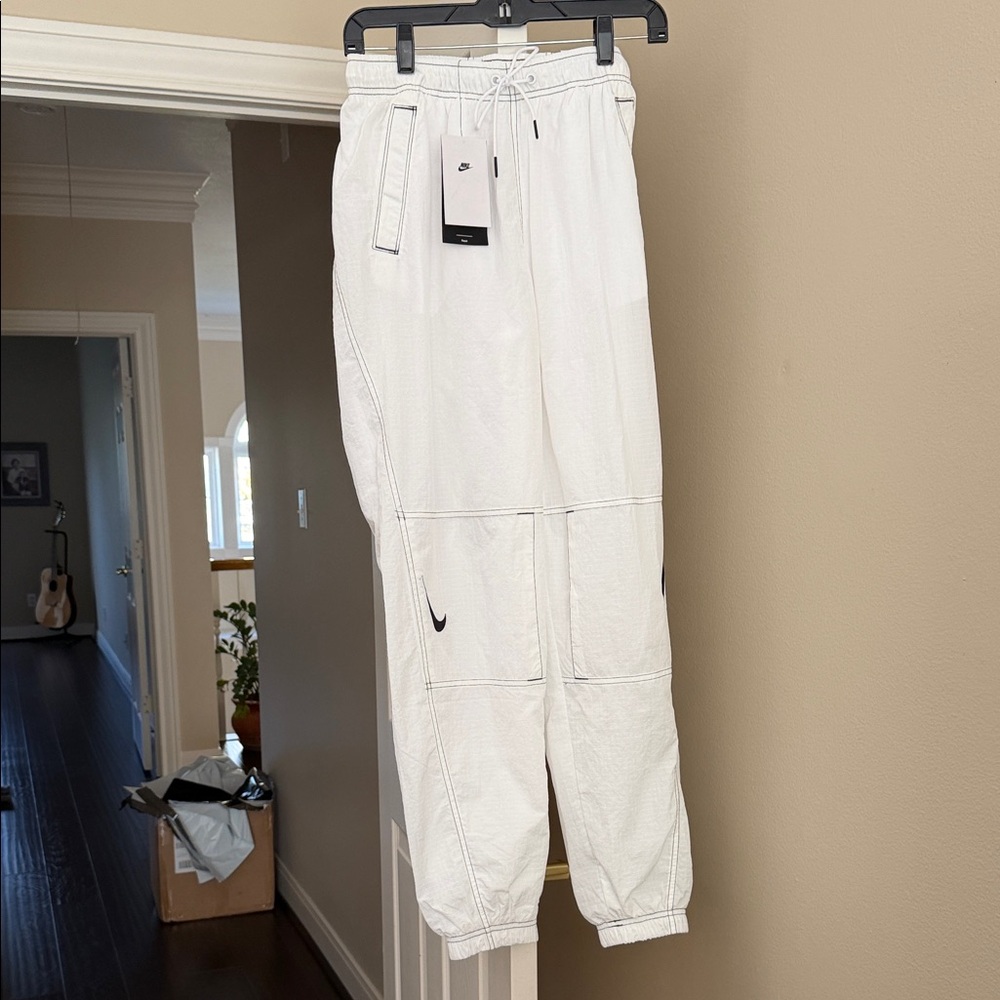 Nike Women’s White Joggers Cargo Pants NWT
